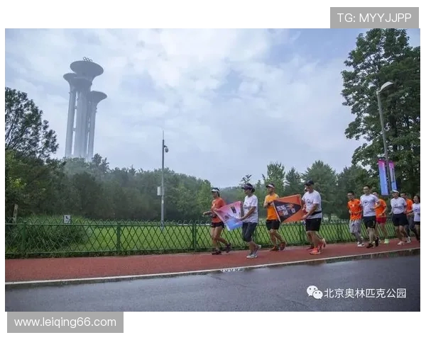 雨幕中绳牵追光：视障跑者与陪跑员的无畏训练